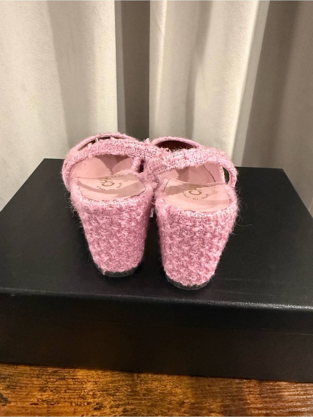 CHANEL Pink Tweed Slingback Pumps with Black Patent Cap Toe - Picture 3 of 4